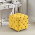 Pouf carré capitonné en velours moderne
