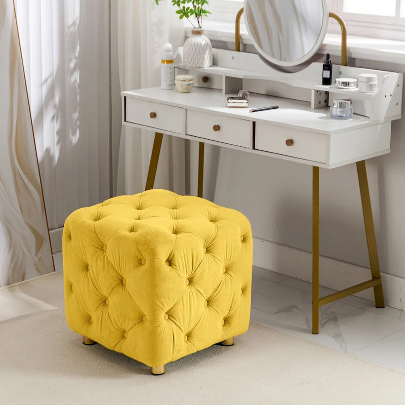 Pouf carré capitonné en velours moderne