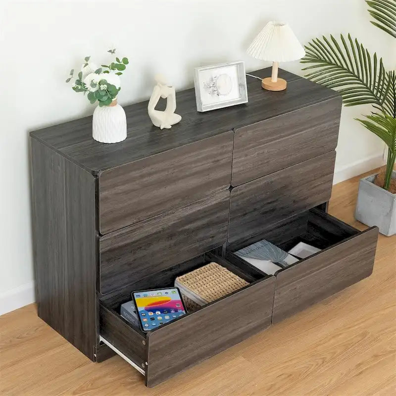 Commode en bois à six tiroirs